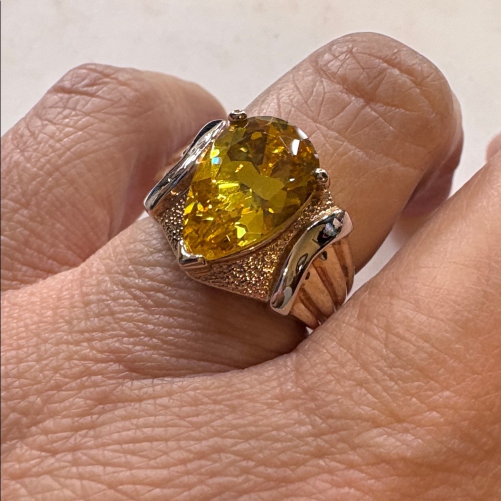 Elegant two-tone, Canary Stone, Ring